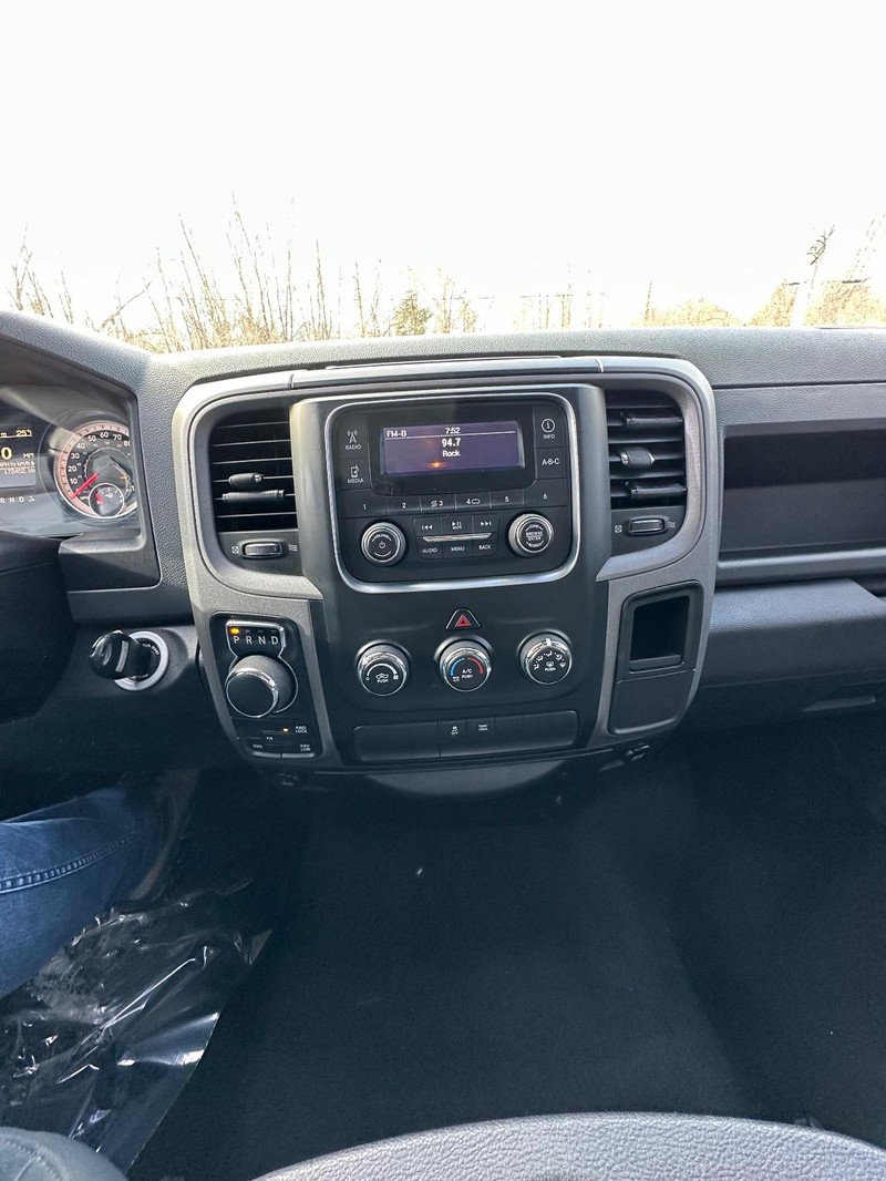 Ram 1500 Vehicle Full-screen Gallery Image 18