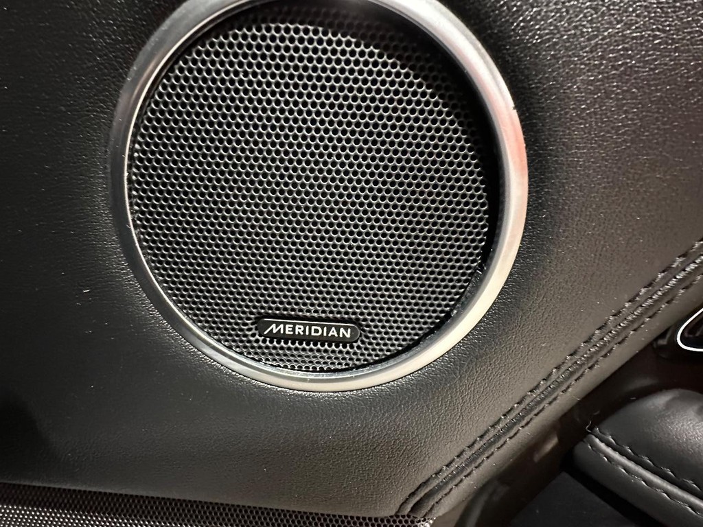 Land Rover Range Rover Vehicle Full-screen Gallery Image 20