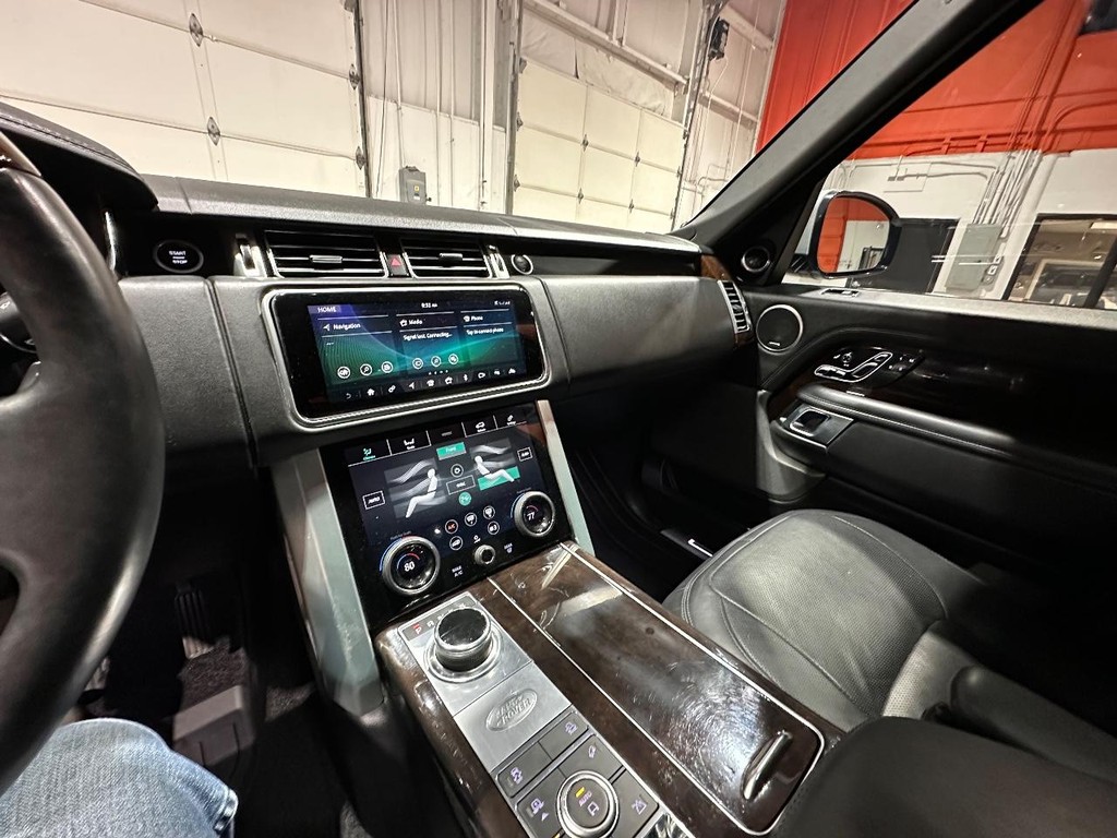 Land Rover Range Rover Vehicle Full-screen Gallery Image 28