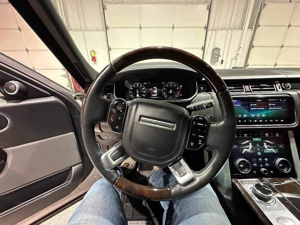 Land Rover Range Rover Vehicle Full-screen Gallery Image 29
