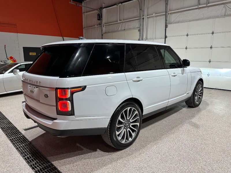 Land Rover Range Rover Vehicle Full-screen Gallery Image 3