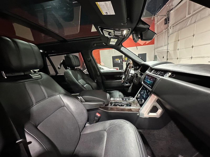 Land Rover Range Rover Vehicle Full-screen Gallery Image 18