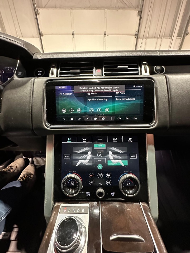 Land Rover Range Rover Vehicle Full-screen Gallery Image 24