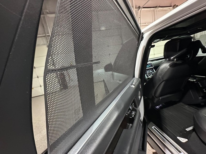 Land Rover Range Rover Vehicle Full-screen Gallery Image 25