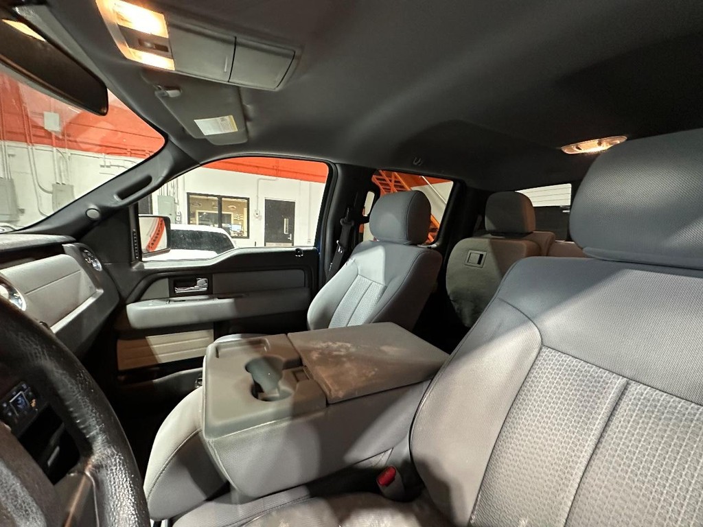 Ford F-150 Vehicle Full-screen Gallery Image 9