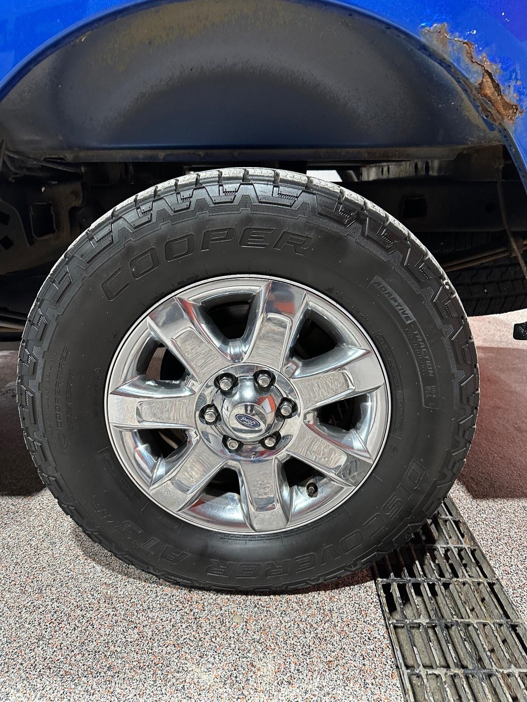 Ford F-150 Vehicle Full-screen Gallery Image 10