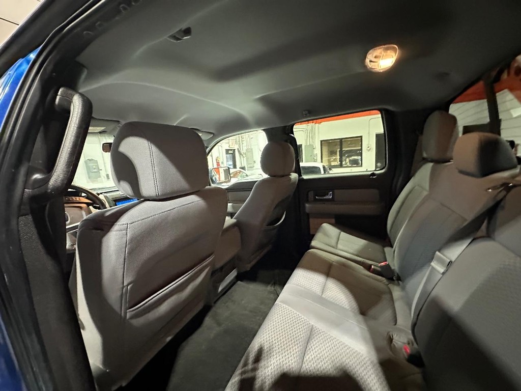 Ford F-150 Vehicle Full-screen Gallery Image 12