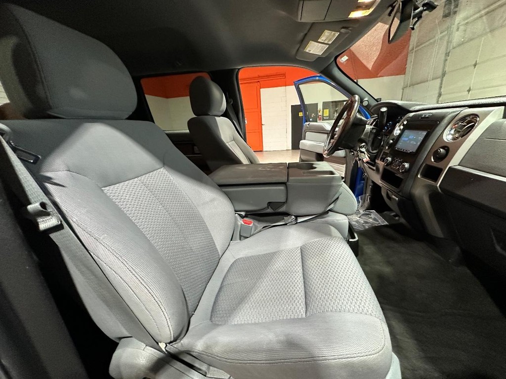 Ford F-150 Vehicle Full-screen Gallery Image 15