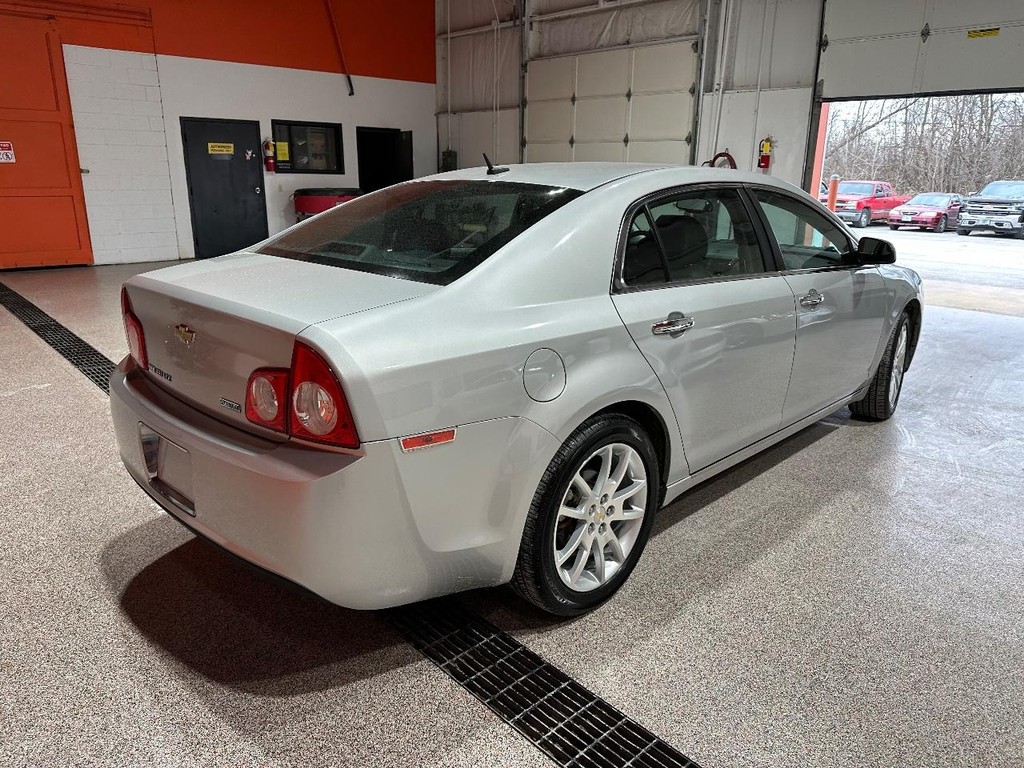 Chevrolet Malibu Vehicle Full-screen Gallery Image 03