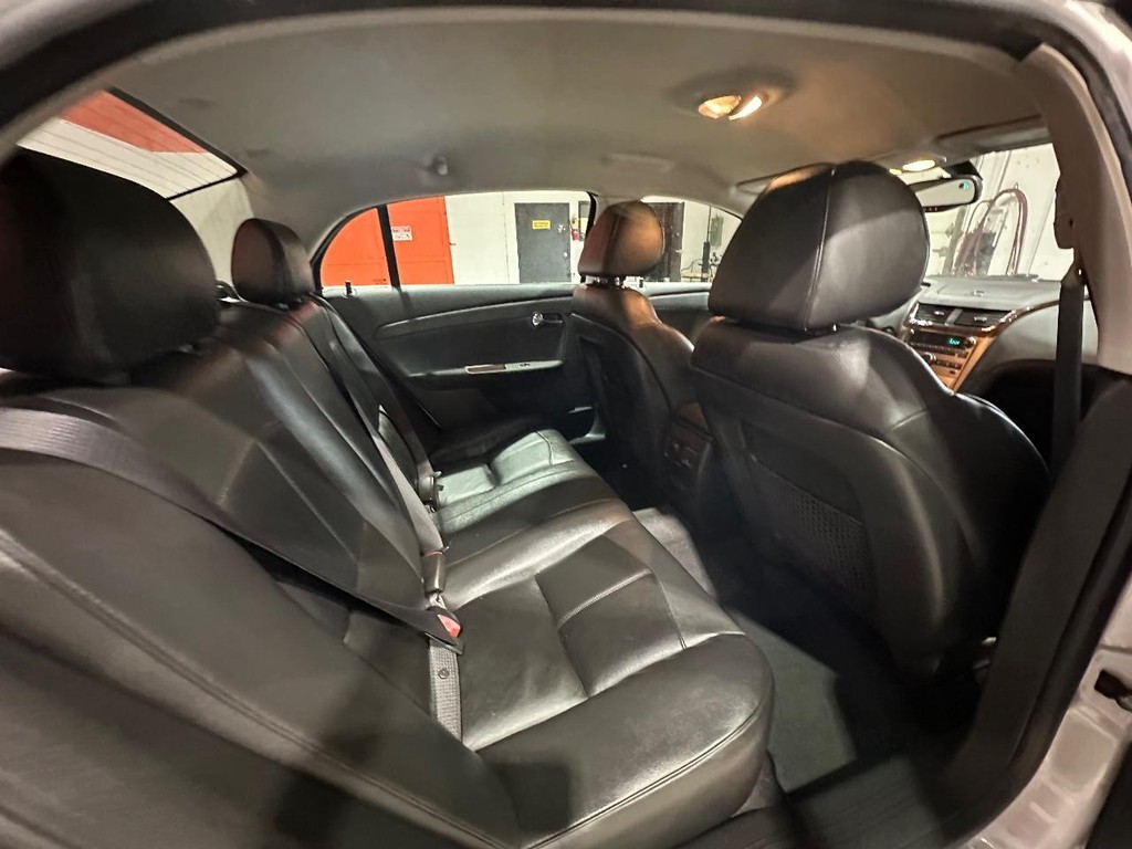 Chevrolet Malibu Vehicle Full-screen Gallery Image 16