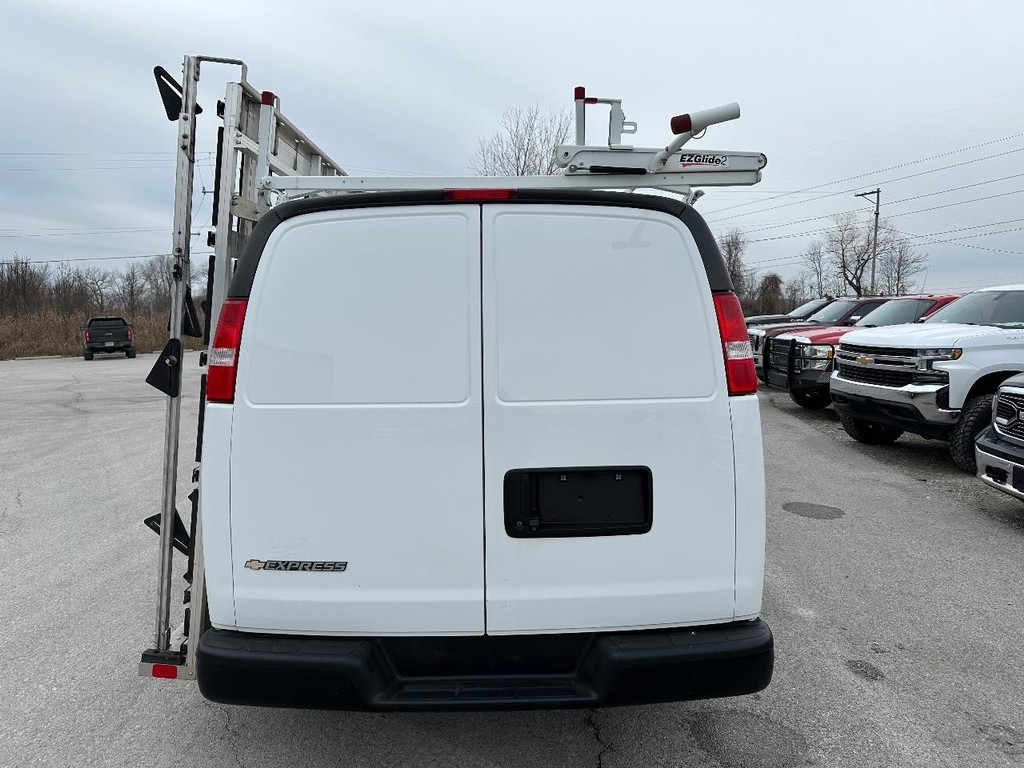 Chevrolet Express Cargo Van Vehicle Full-screen Gallery Image 02