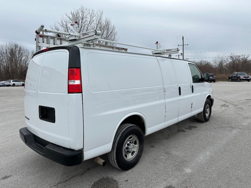 Chevrolet Express Cargo Van Vehicle Full-screen Gallery Image 03