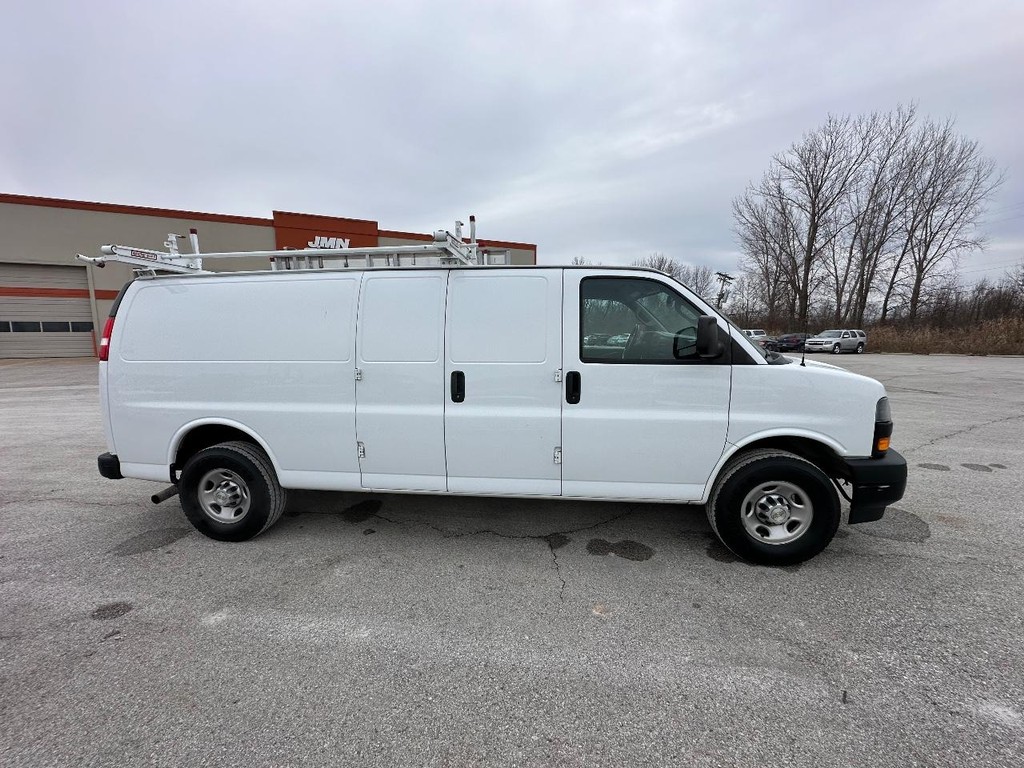 Chevrolet Express Cargo Van Vehicle Full-screen Gallery Image 04