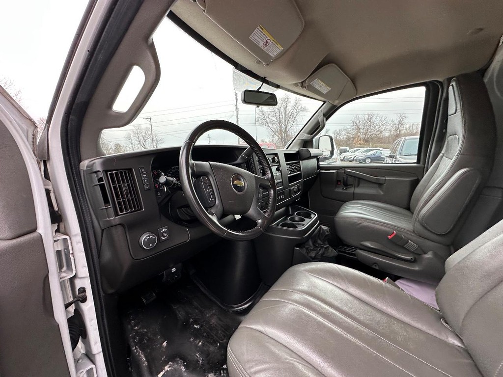 Chevrolet Express Cargo Van Vehicle Full-screen Gallery Image 11
