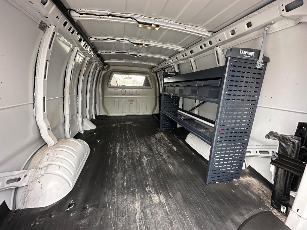 Chevrolet Express Cargo Van Vehicle Full-screen Gallery Image 15