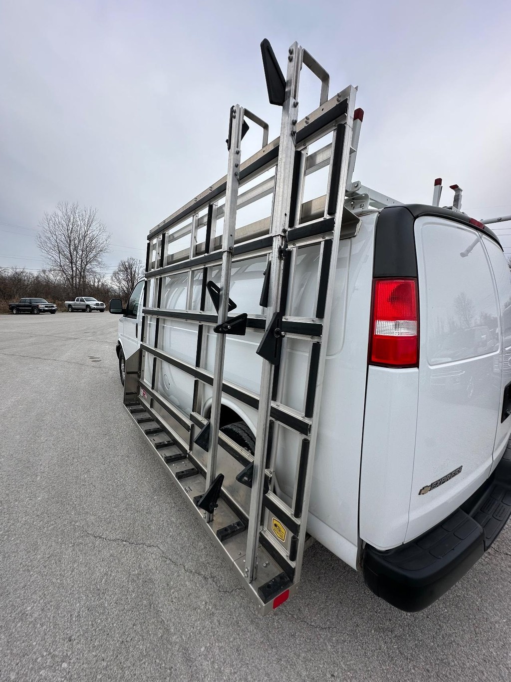 Chevrolet Express Cargo Van Vehicle Full-screen Gallery Image 16