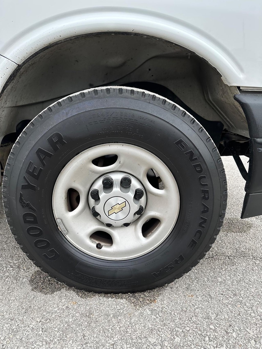 Chevrolet Express Cargo Van Vehicle Full-screen Gallery Image 18