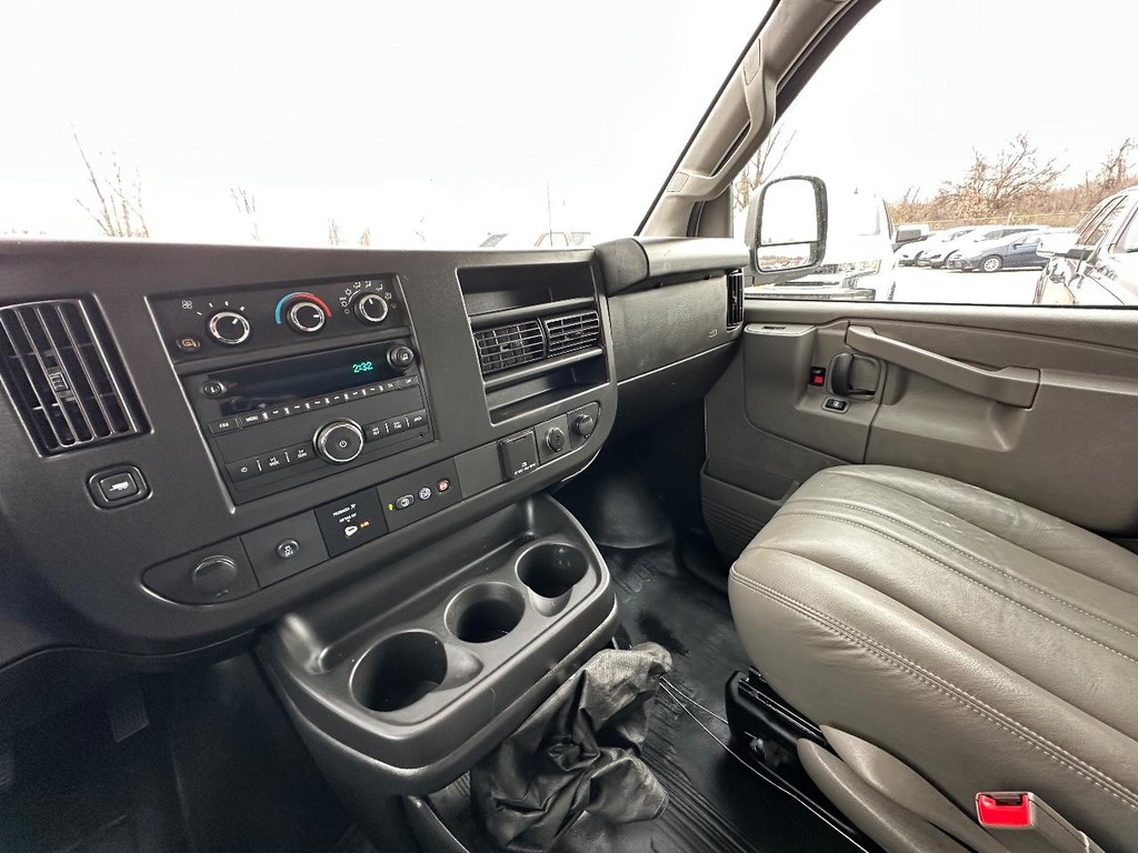 Chevrolet Express Cargo Van Vehicle Full-screen Gallery Image 20