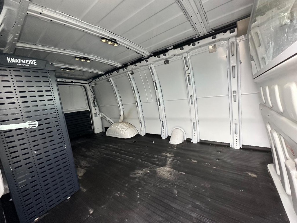 Chevrolet Express Cargo Van Vehicle Full-screen Gallery Image 22