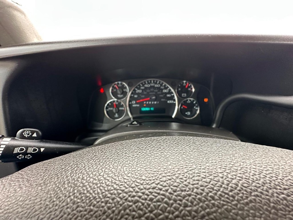 Chevrolet Express Cargo Van Vehicle Full-screen Gallery Image 24