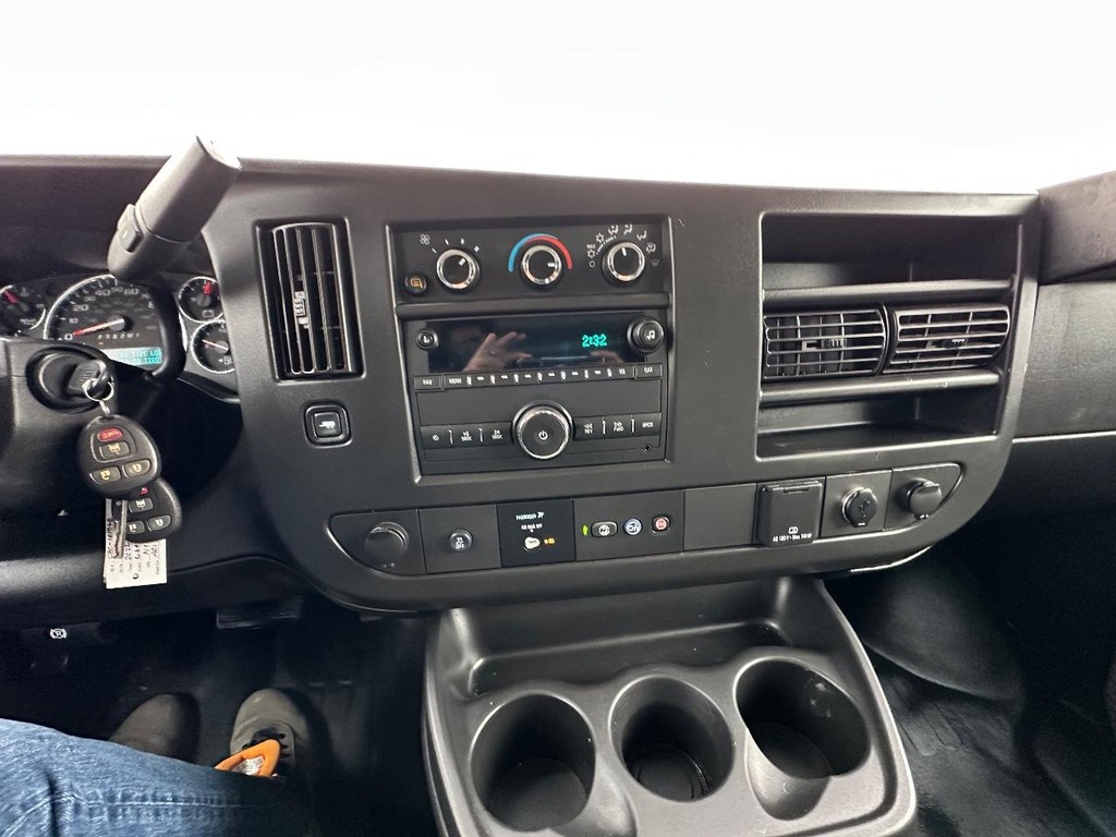 Chevrolet Express Cargo Van Vehicle Full-screen Gallery Image 25