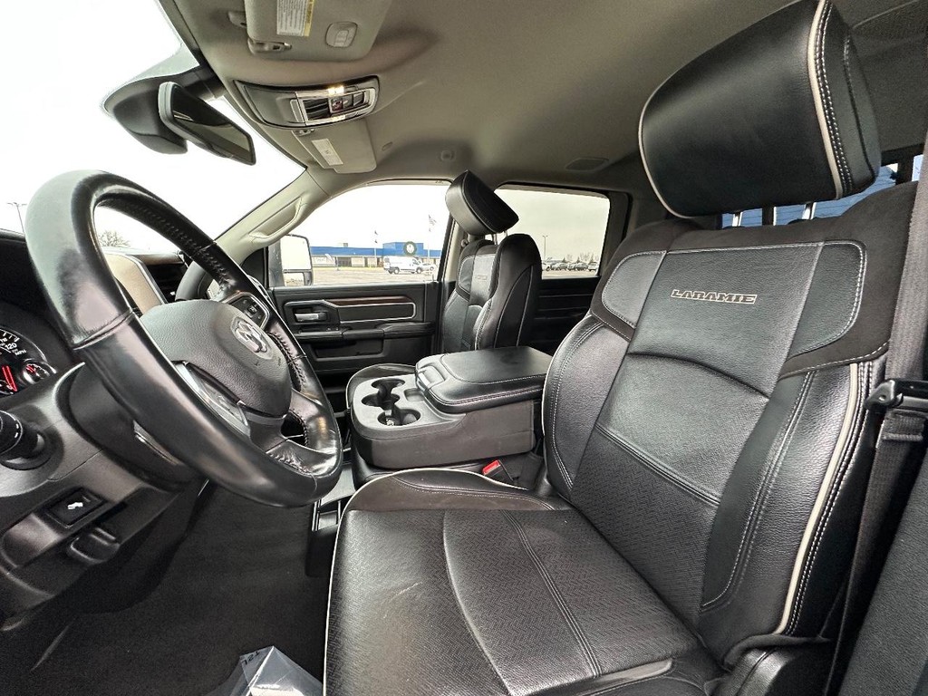 Ram 2500 Vehicle Full-screen Gallery Image 17