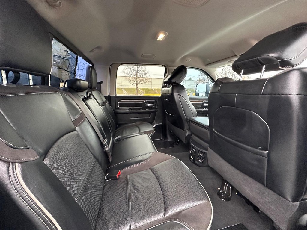 Ram 2500 Vehicle Full-screen Gallery Image 18