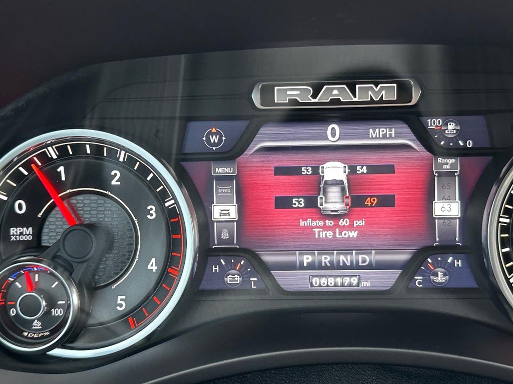 Ram 2500 Vehicle Full-screen Gallery Image 24