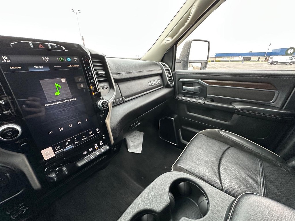 Ram 2500 Vehicle Full-screen Gallery Image 25