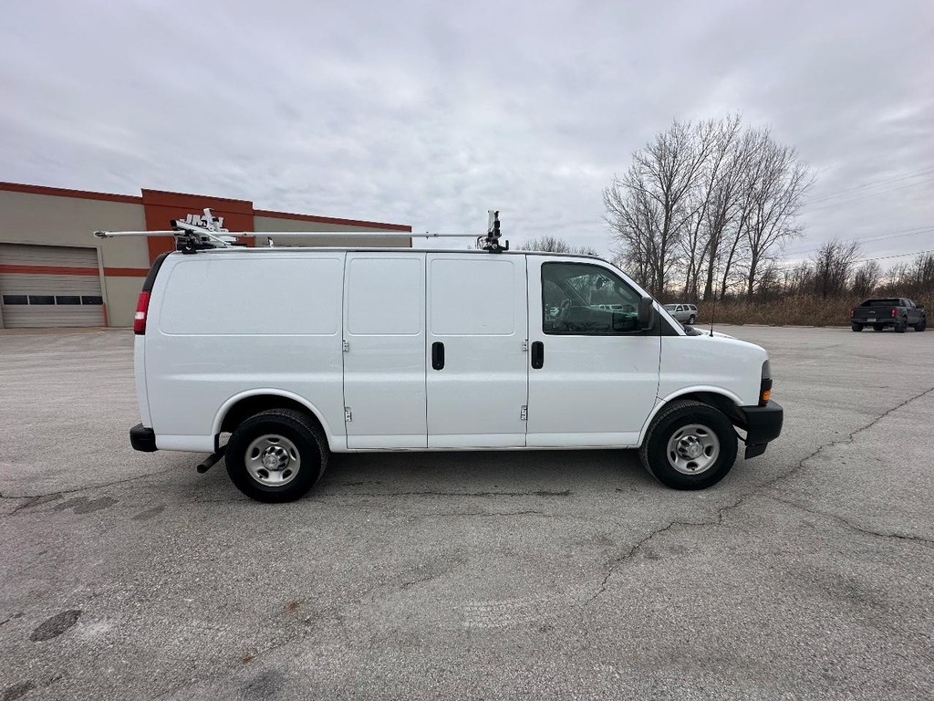 Chevrolet Express Cargo Van Vehicle Full-screen Gallery Image 02