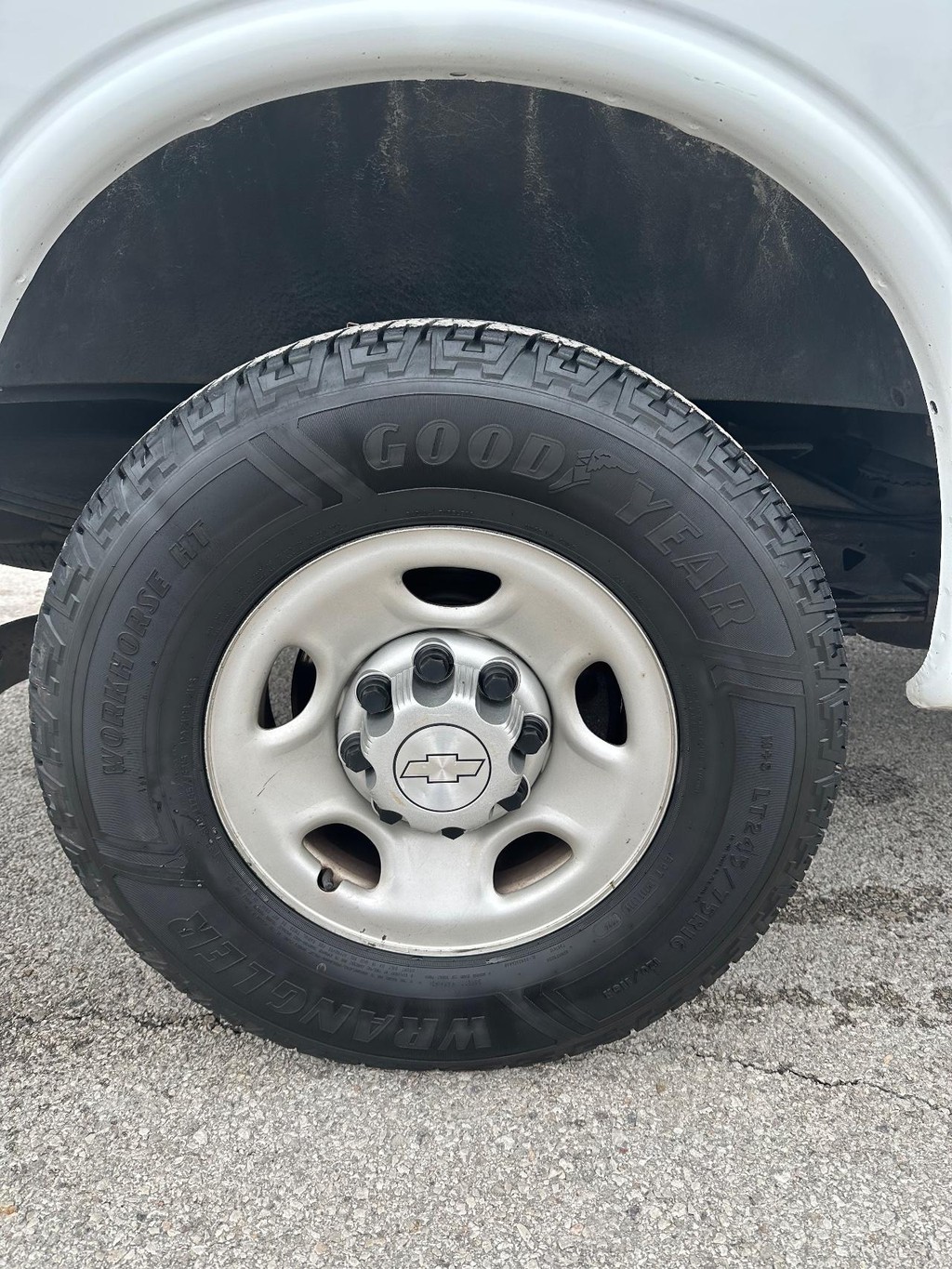 Chevrolet Express Cargo Van Vehicle Full-screen Gallery Image 11