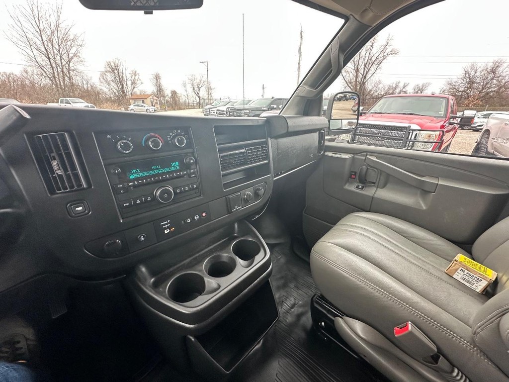 Chevrolet Express Cargo Van Vehicle Full-screen Gallery Image 12