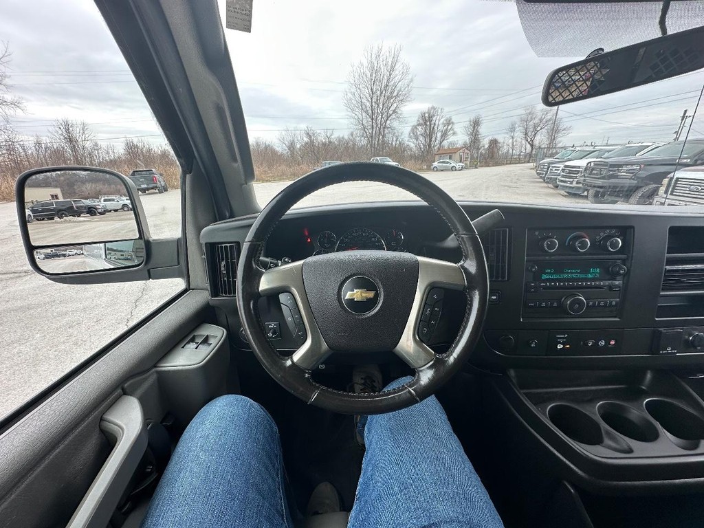 Chevrolet Express Cargo Van Vehicle Full-screen Gallery Image 14