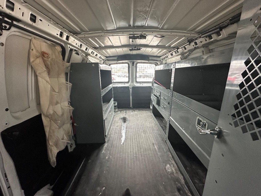 Chevrolet Express Cargo Van Vehicle Full-screen Gallery Image 15