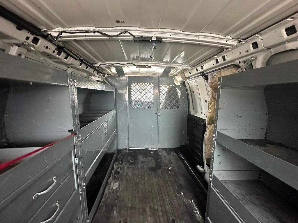 Chevrolet Express Cargo Van Vehicle Full-screen Gallery Image 18