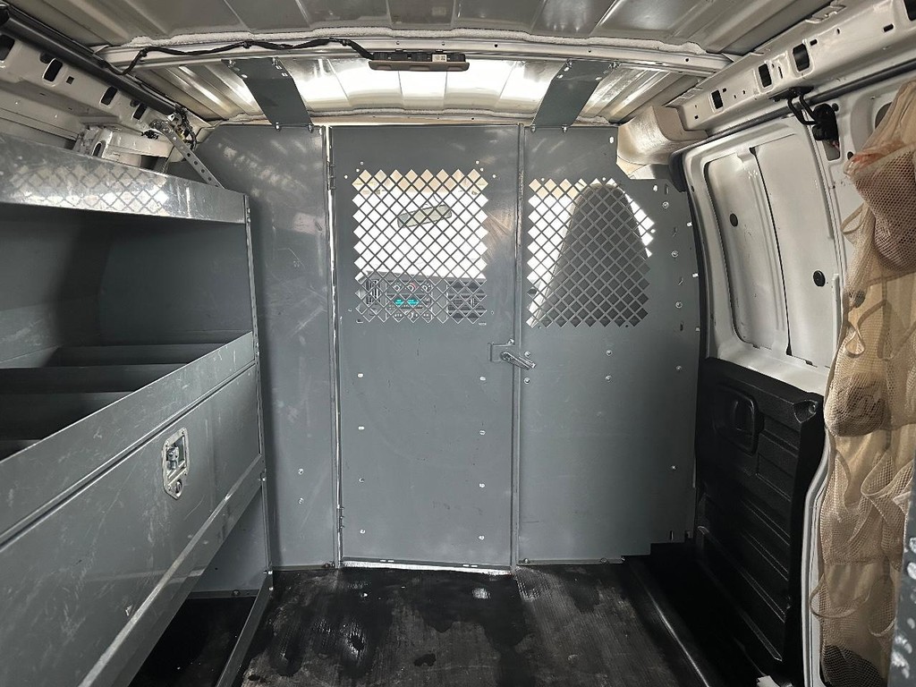 Chevrolet Express Cargo Van Vehicle Full-screen Gallery Image 19