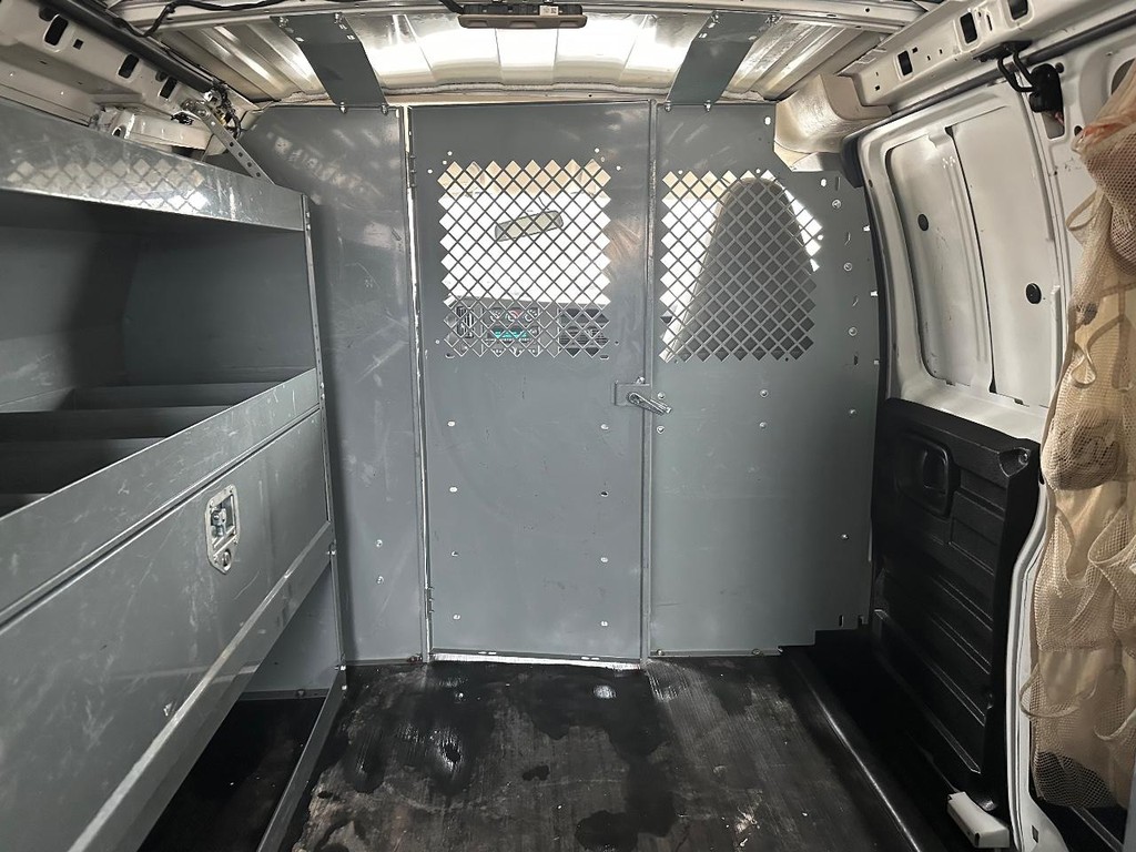 Chevrolet Express Cargo Van Vehicle Full-screen Gallery Image 20