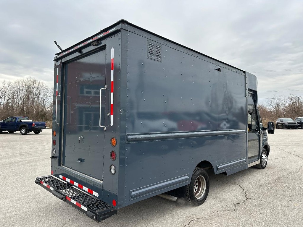 Ford Transit Cutaway Vehicle Full-screen Gallery Image 7