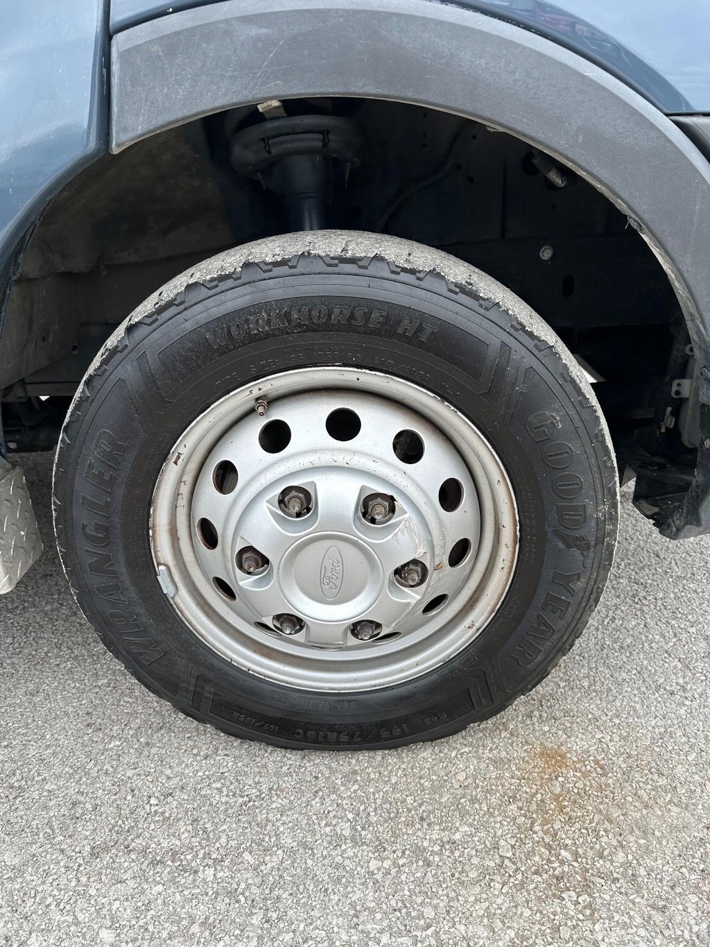 Ford Transit Cutaway Vehicle Full-screen Gallery Image 15