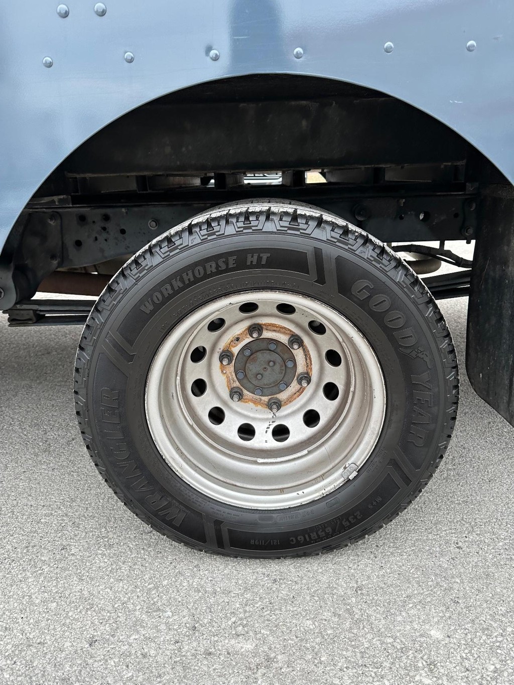 Ford Transit Cutaway Vehicle Full-screen Gallery Image 17