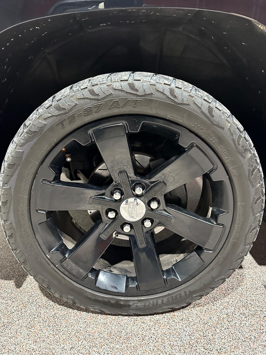 Cadillac Escalade ESV Vehicle Full-screen Gallery Image 09