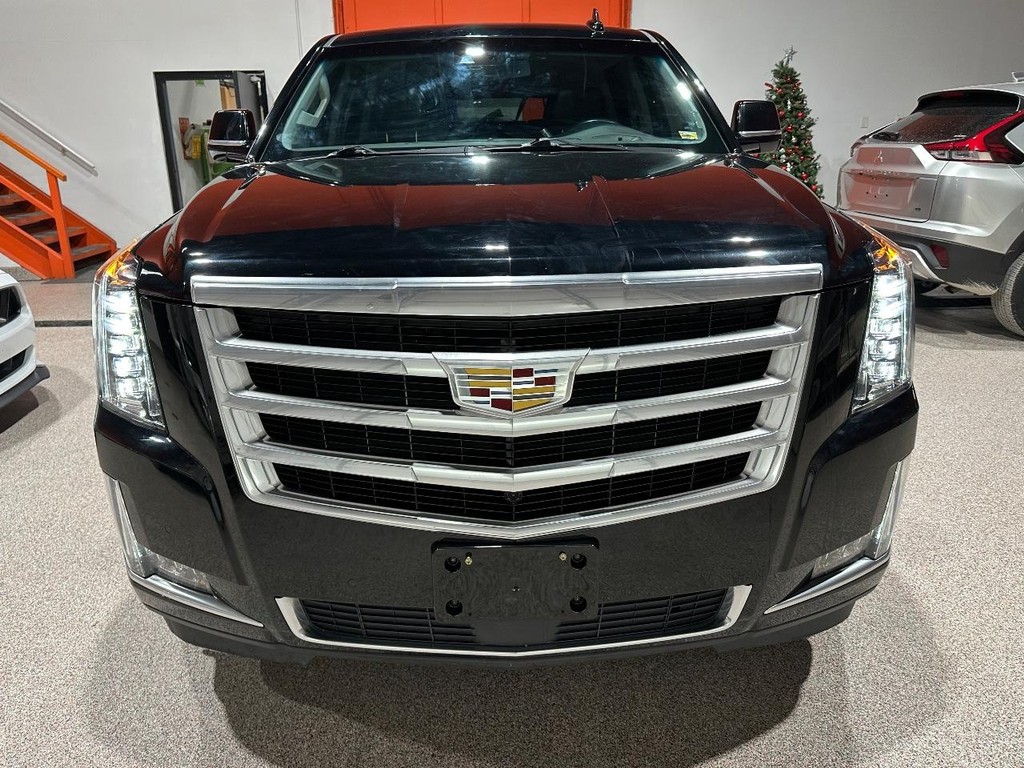 Cadillac Escalade ESV Vehicle Full-screen Gallery Image 10