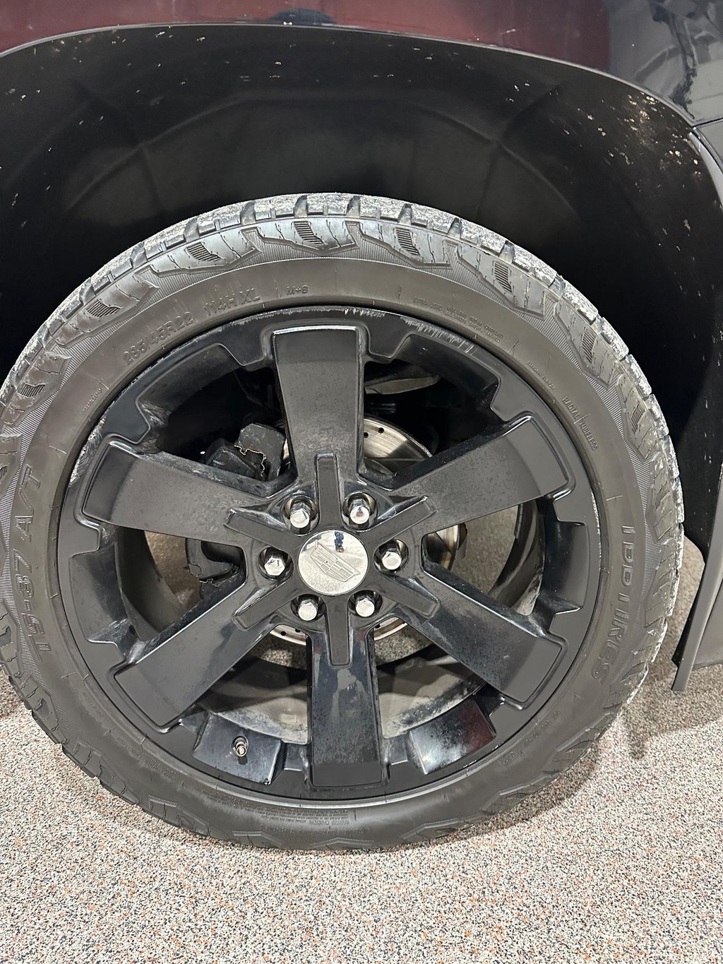 Cadillac Escalade ESV Vehicle Full-screen Gallery Image 19