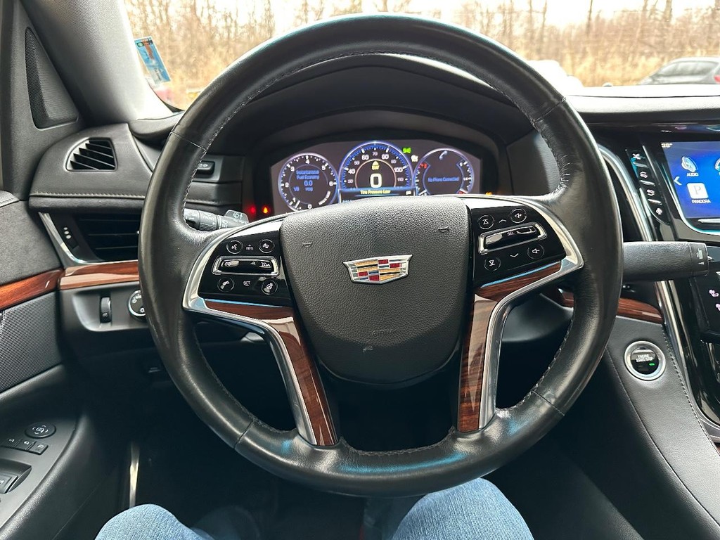 Cadillac Escalade ESV Vehicle Full-screen Gallery Image 26