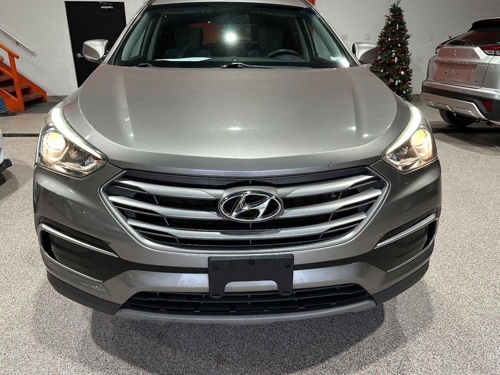 Hyundai Santa Fe Sport Vehicle Full-screen Gallery Image 6