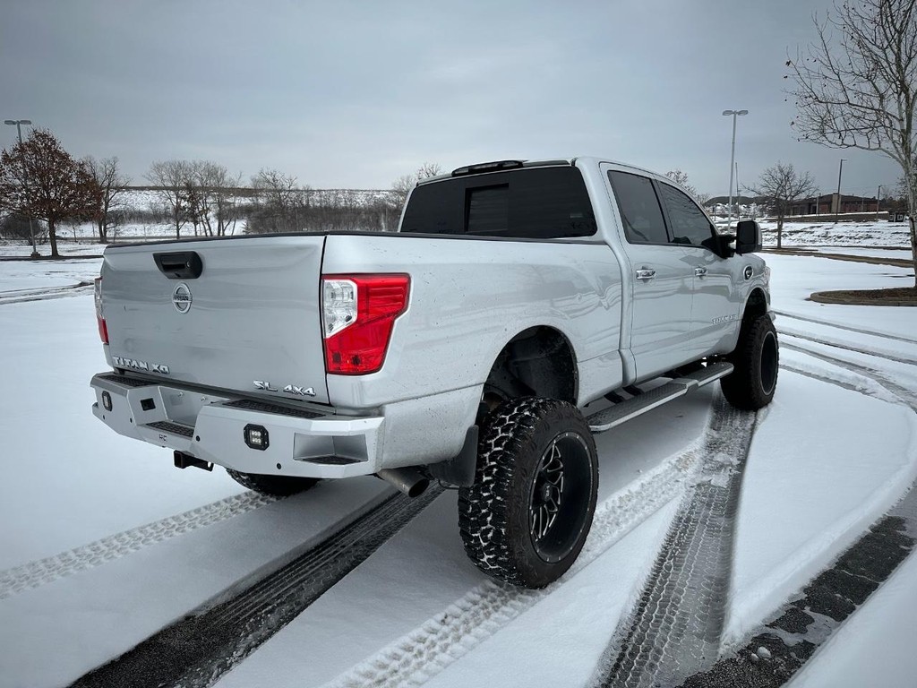 Nissan Titan XD Vehicle Full-screen Gallery Image 3