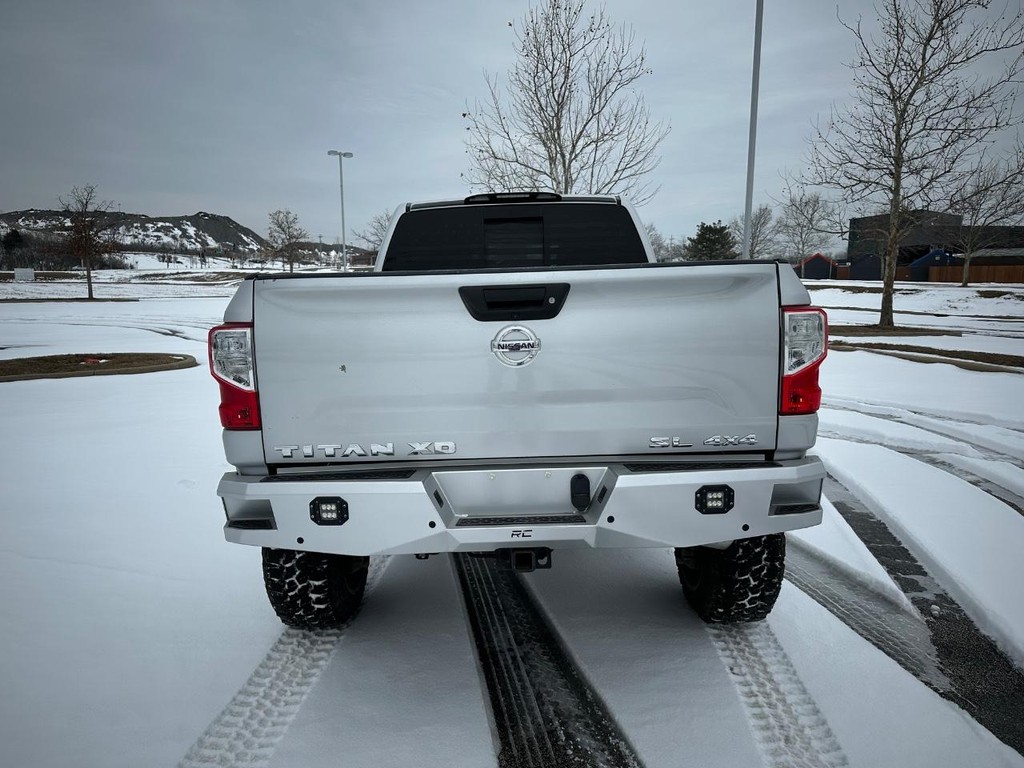 Nissan Titan XD Vehicle Full-screen Gallery Image 6