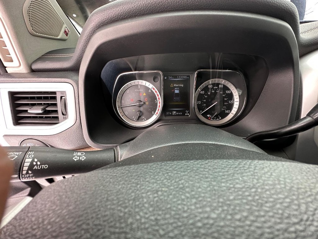 Nissan Titan XD Vehicle Full-screen Gallery Image 18