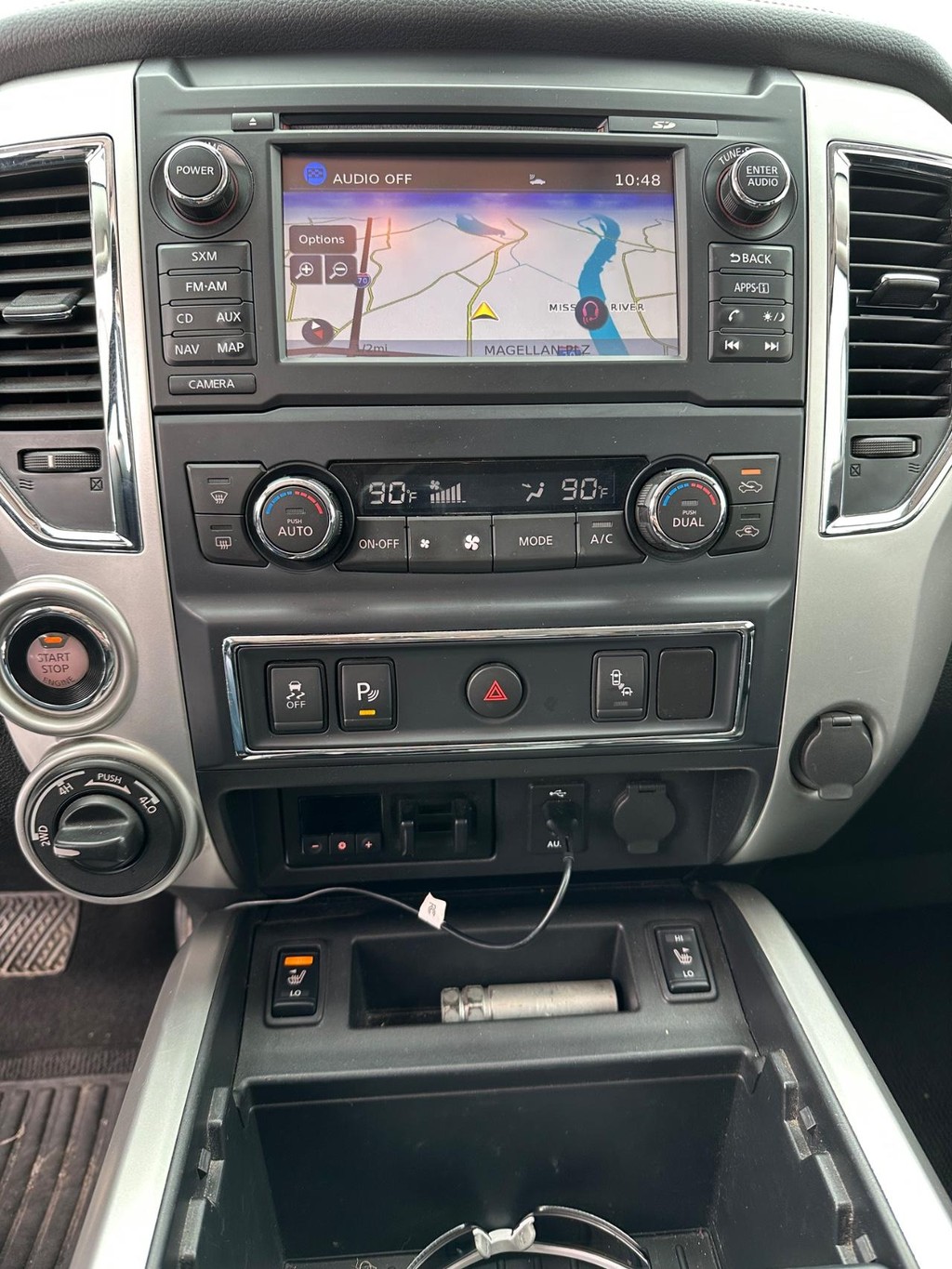 Nissan Titan XD Vehicle Full-screen Gallery Image 20