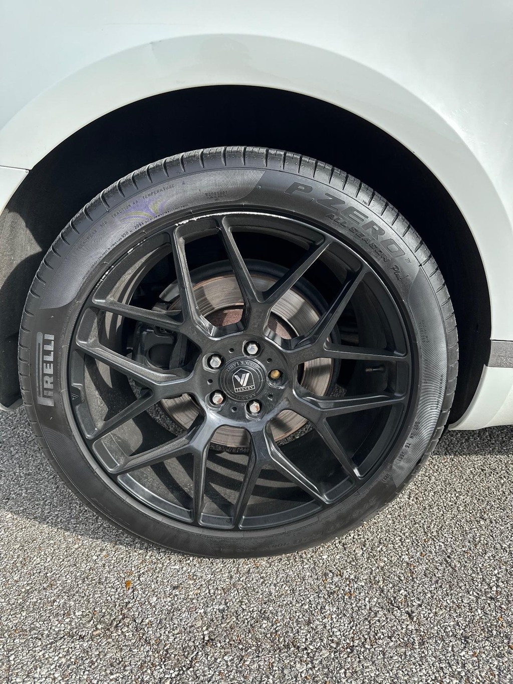 Bentley Continental GT V8 Vehicle Full-screen Gallery Image 11